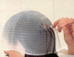 Мелирование и окрашивание на фольгу: техника процедуры С какой зоны начинать мелирование волос